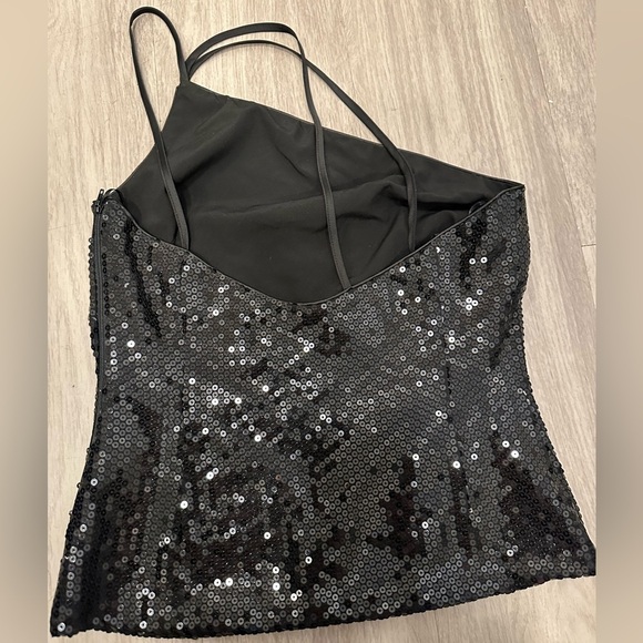 De La Vali Lithium Sequin Top Rent the Runway Preloved 10 $260
A195 - Picture 8 of 9